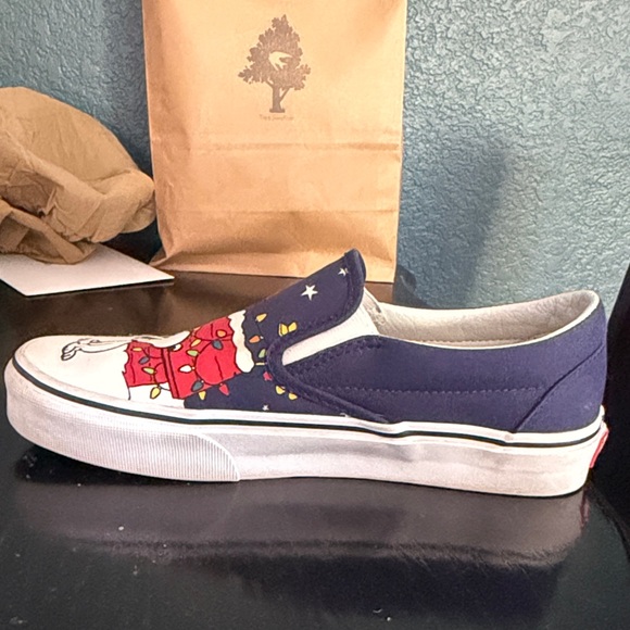 Limited Edition Vans Snoopy & Charlie Brown Christmas Slip On Sneakers - W8.5/M7 - Picture 5 of 10